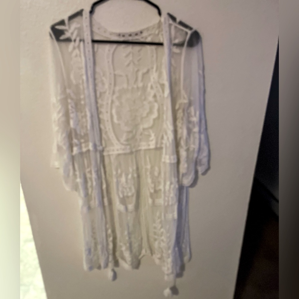 Very pretty white lace Camino